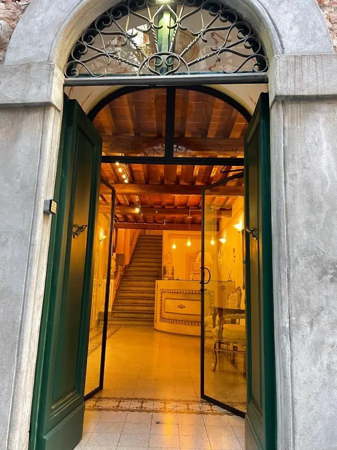 Antica Residenza del Gallo Lucca Italia